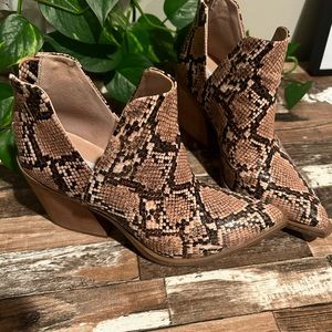 Steve Madden Alyce Booties size 7.5